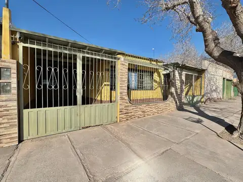Casa en venta en Barrio Kolton, Las Heras | 210 m² cubiertos, 3 dormitorios, piscina y apta crédito