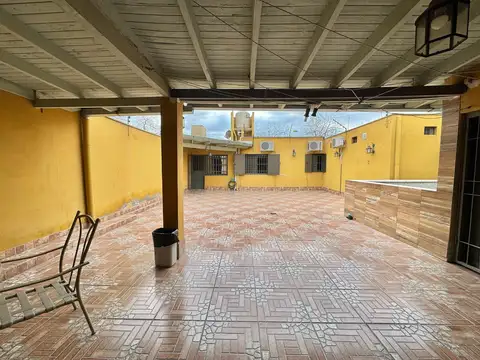 Casa 6 ambientes con 2 baños