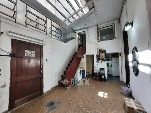 PH SIN EXPENSAS EN AV. BELGRANO AL 3300 - TODO A NUEVO 74 M2 PATIO DOBLE ALTURA