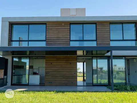 Casa 4 dormitorios, 4 baños, piscina - Vida Barrio Cerrado - Funes Santa Fe | Venta