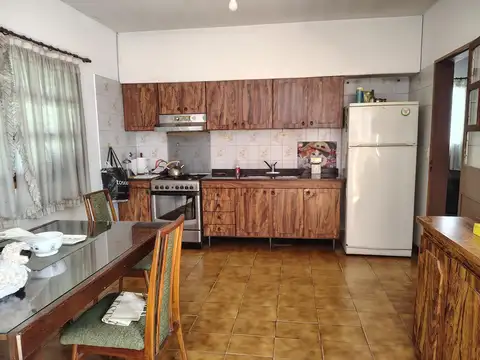 Venta de casa en Villa Devoto con jardin y cochera