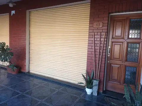 CHALET 5 AMBIENTES+ LOCALES. APTO 2 0 3 FAMILIAS 