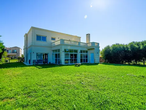 Venta casa 4 ambientes 212,47 m² jardin parrilla Barrio Los Talas Canning