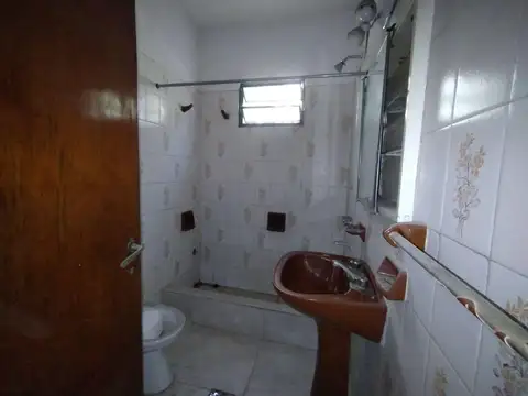 Depto Tipo Casa en Alquiler con 1 cocheras