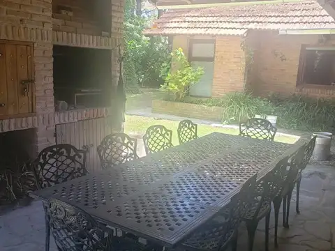 Casa 5 ambientes con 3 baños