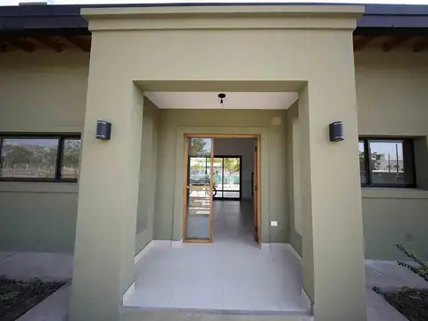 Casa 4 ambientes con 2 baños