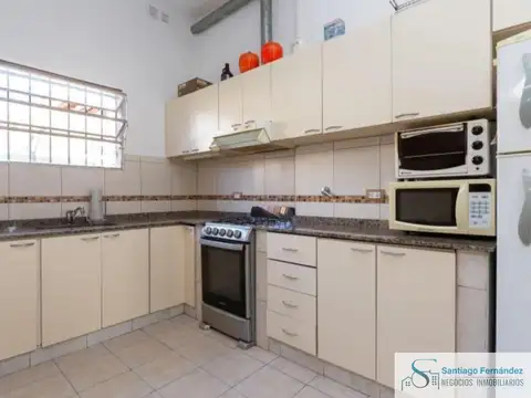 Casa en venta de 2 dormitorios c/ cochera en El Palomar
