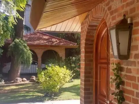 Casa en Venta con 4 cocheras