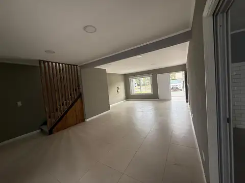 Casa en Venta con 4 cocheras