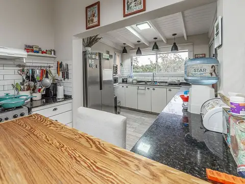 Casa en Venta con 3 cocheras