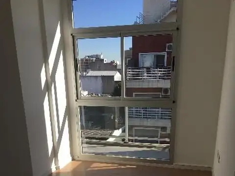 dtpo de 3 amb. c/ cochera  al frente muy luminoso