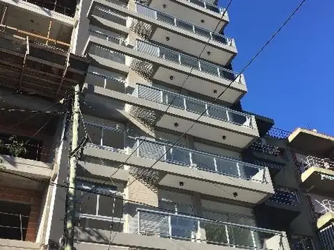 dtpo de 3 amb. c/ cochera  al frente muy luminoso