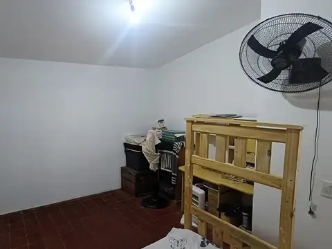 VENTA CASA 2 DORMITORIOS B° J NEWBERY COCHERA PATI