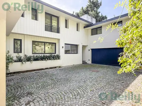 Casa en Venta con 3 cocheras