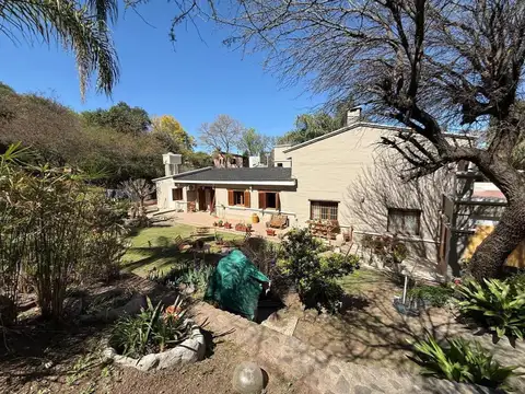 Casa en venta en una sola planta con pileta en barrio Valle del Sol en Mendiolaza