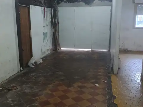 LOCAL O DEPÓSITO   CON SECTOR PARA COCINA   BAÑO Y LAVADERO