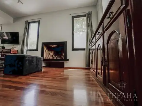 Casa en Venta con 4 cocheras