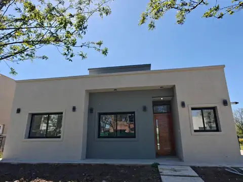 Casa en Venta con 2 cocheras