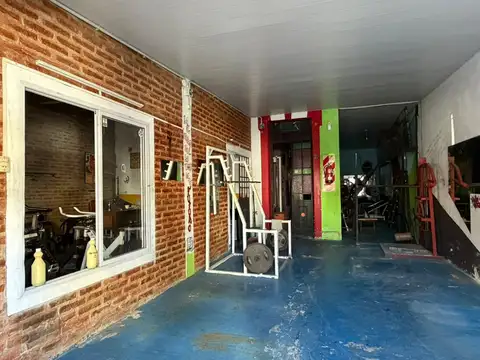 Se vende Casa/Lote a Modernizar Barrio Candioti.