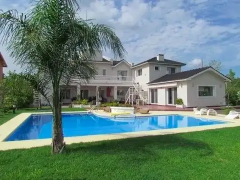 Casa en Venta en Barrio Cube, USD 365.000