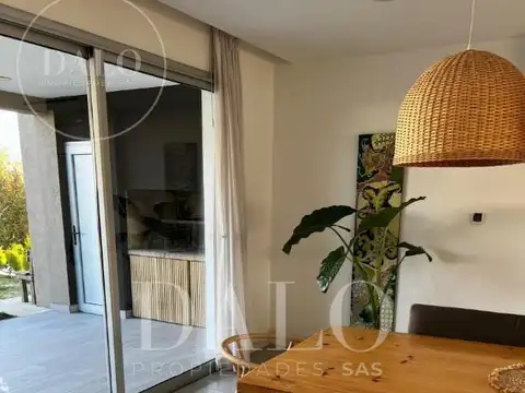 Casa 4 ambientes con 3 baños