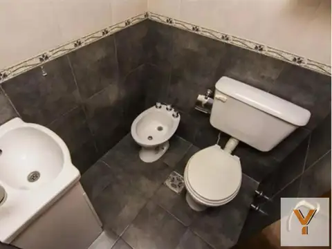 Casa 7 ambientes con 2 baños