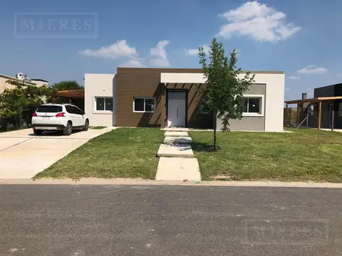 Casa en venta con renta en El Canton Barrio Puerto 1