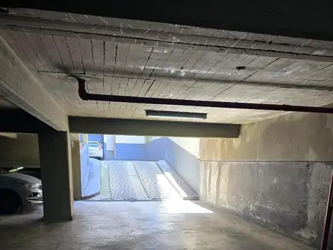 Cochera fija y cubierta en venta, fácil acceso y segura