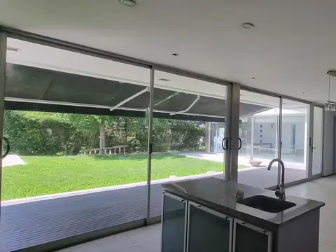 Casa en Alquiler de 4 dormitorios