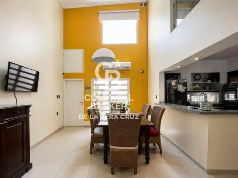 Casa  de 4 dormitorios, patio verde y pileta en Santo Tome