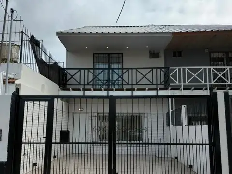 Dúplex 4 ambientes con cochera