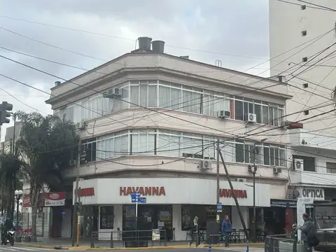 Amplia, céntrica y luminosa oficina 4 amb.