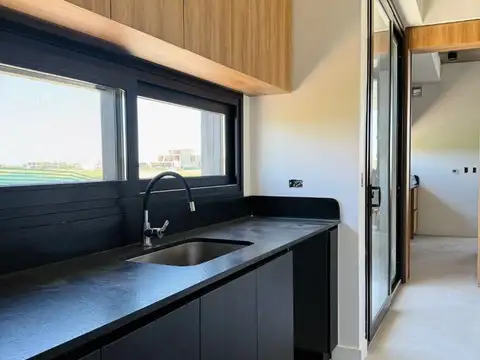 Casa 5 ambientes con 7 baños