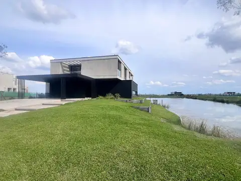 Barrio Amarras, Puertos 100