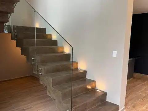 Casa 5 ambientes con 3 baños