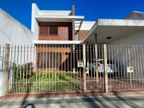 CASA EN ALQUILER DE 3 DORMITORIOS Y PARQUE