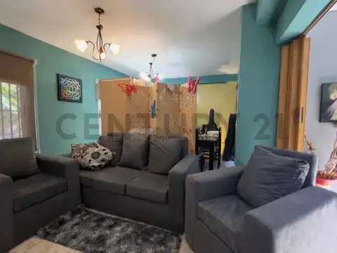 Casa 6 ambientes con 2 baños