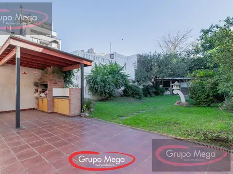 En Venta Casa s/lote de 8.70x 47, 4 ambientes con gran fondo 407 m2 tot tot