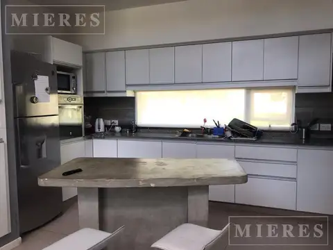 Casa en alquiler temporal en El Cantón Barrio Golf