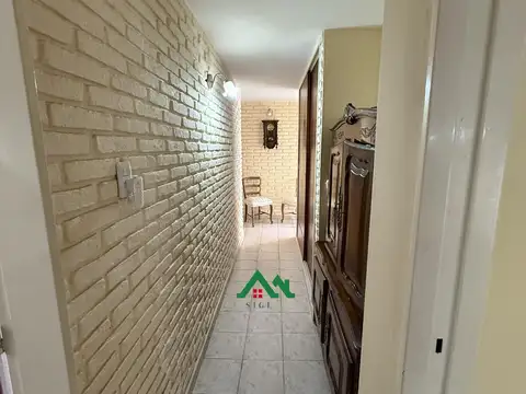 Casa 7 ambientes con 2 baños