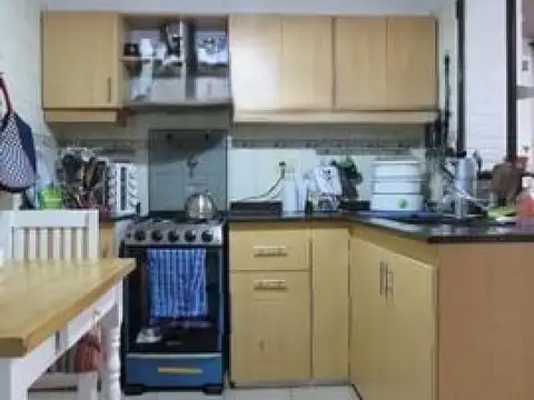 Departamento 6 ambientes con 2 baños