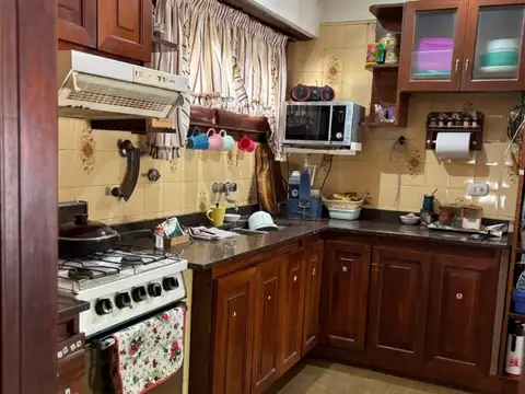 Amplio Chalet de Excelente Calidad Constructiva a pasos del Centro - Necochea