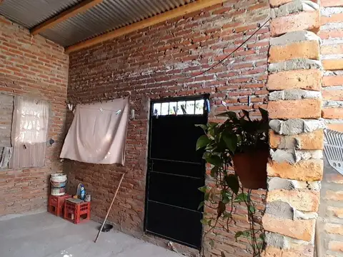 Casa 5 ambientes con 1 baño