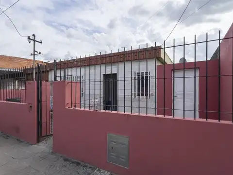 VENTA CASA 2 DORMITORIOS CON PATIO VGG OPORTUNIDAD