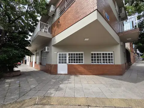 Oficina local en alquiler muy bien ubicado, Parque Chacabuco