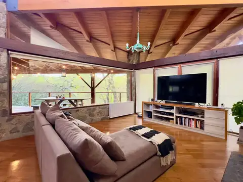 Casa en Venta con 2 cocheras