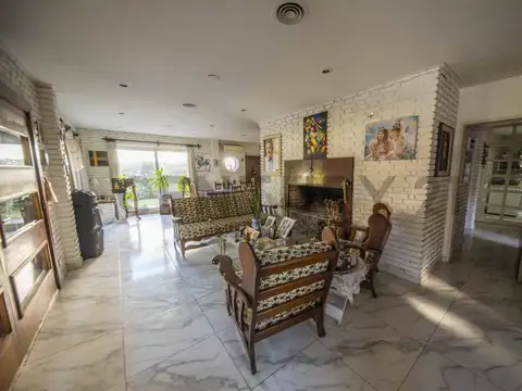 Casa 7 ambientes con 4 baños