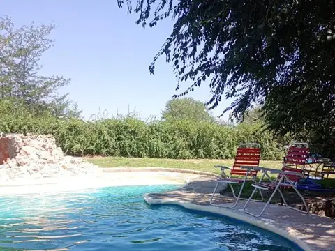 CASA CON PILETA EN VILLA PARQUE SIQUIMAN