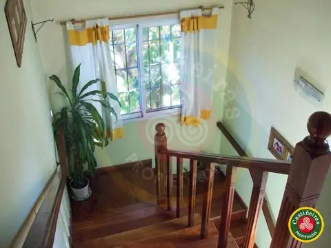 Venta - Chalet con piscina de material - 4 dormitorios y 4 baños   APTA CREDITO   Permuta