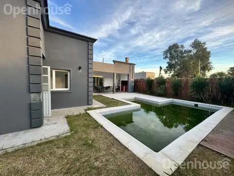 Casa en Venta con 3 cocheras